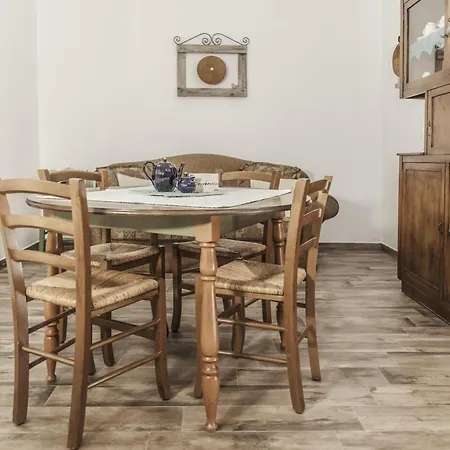 S'arrosa De Monti Apartmán *